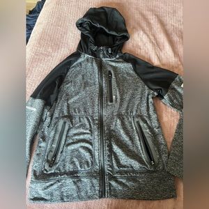 Super soft and comfy AE workout hoodie. Size S!